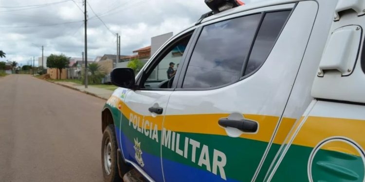 Polícia Militar fecha boca de fumo e prende três em Chupinguaia
