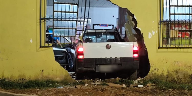 Motorista embriagada invade associação de idosos em Porto Velho