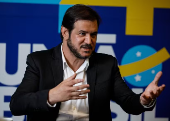 União Brasil dá 24 horas para saída de filiados do governo Lula