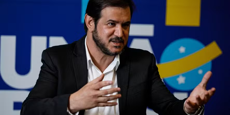 União Brasil dá 24 horas para saída de filiados do governo Lula