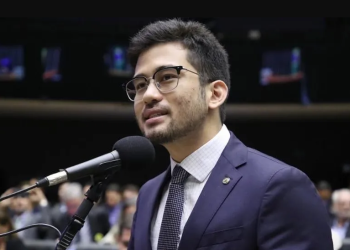 Kataguiri propõe cortar benefícios sociais de famílias de alunos agredirem ou desrespeitarem professores