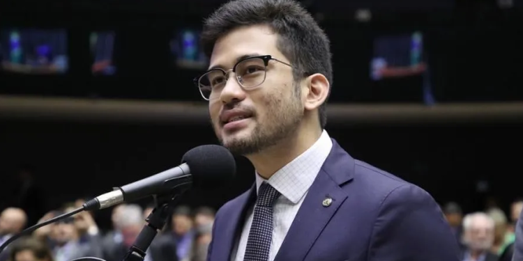 Kataguiri propõe cortar benefícios sociais de famílias de alunos agredirem ou desrespeitarem professores