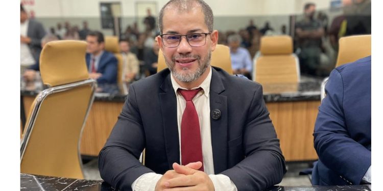 Nilton Souza garante aprovação de lei que prioriza atendimento a mulheres vítimas de violência