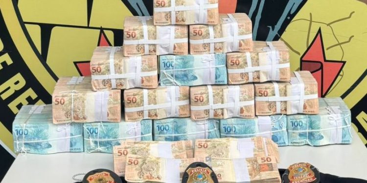 Polícia Federal apreende mais de R$ 1 milhão em espécie na capital