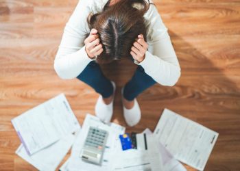 Endividamento recorde: famílias brasileiras enfrentam pior cenário desde 2010