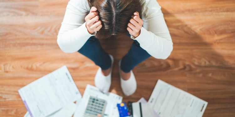 Endividamento recorde: famílias brasileiras enfrentam pior cenário desde 2010
