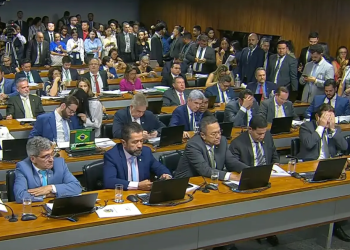 Comissão mista aprova MP que aumenta impostos por um voto de diferença