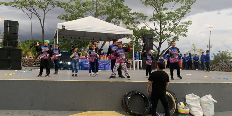 Mais de 3 mil profissionais da Educação participam de evento em homenagem ao Dia do Professor em Porto Velho