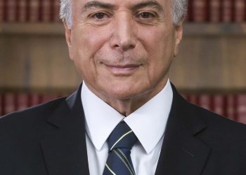 Presidente do PSDB convida Michel Temer para disputar Presidência em 2026