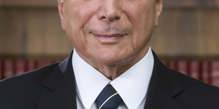 Presidente do PSDB convida Michel Temer para disputar Presidência em 2026