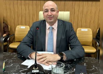 Vereador Gedeão Negreiros solicita recapeamento da Rua Equador após reclamações de moradores