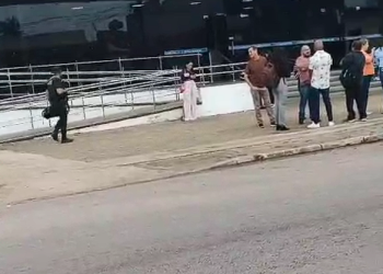 Vídeo mostra movimentação em frente da Câmara Municipal durante operação