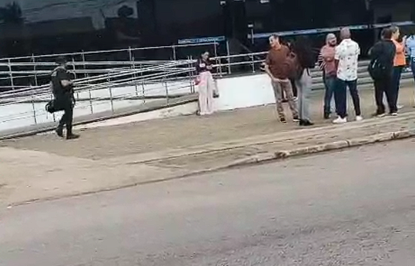 Vídeo mostra movimentação em frente da Câmara Municipal durante operação