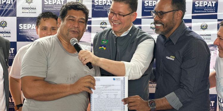 Dr. Santana participa de entrega de títulos e reforça compromisso com regularização fundiária em Porto Velho