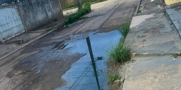 Condomínio de suposto tenente da Polícia Militar é denunciado por esgoto a céu aberto em Porto Velho