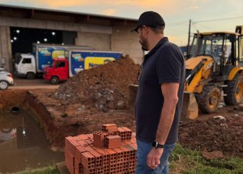 Vereador Márcio Pacele acompanha início de obra de drenagem em Porto Velho