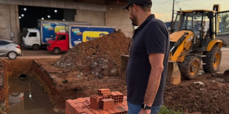 Vereador Márcio Pacele acompanha início de obra de drenagem em Porto Velho
