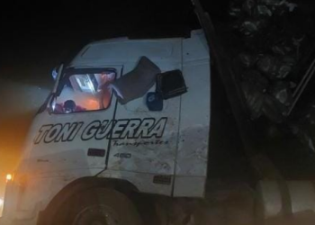 Caminhoneiro morre após cair de ponte em rio de União Bandeirantes