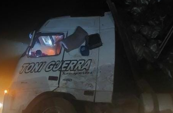 Caminhoneiro morre após cair de ponte em rio de União Bandeirantes