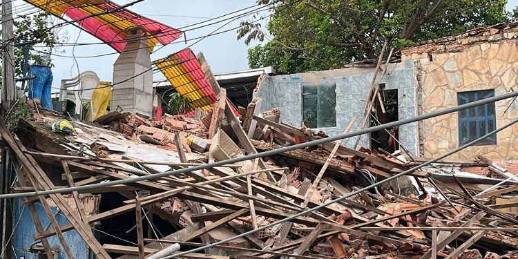 Casa desaba em Porto Velho e deixa moradores em choque