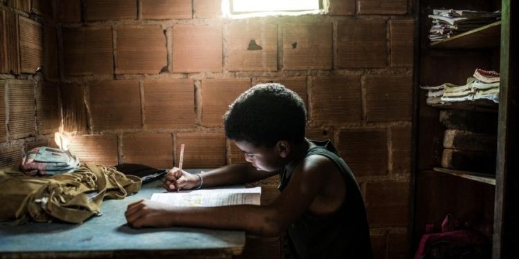 Brasil não atinge meta de alfabetização infantil e índice preocupa MEC