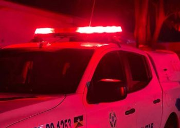 Menina de 5 anos morre atropelada por irmã na garagem de casa em Porto Velho