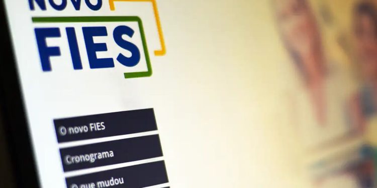 Estudantes com dívidas do Fies já podem renegociar débitos com até 100% de desconto em juros