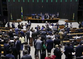 Câmara aprova urgência de projeto que garante licença menstrual de três dias