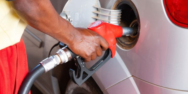 Petrobras anuncia redução no preço da gasolina a partir desta terça-feira