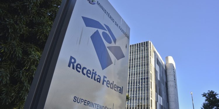 Receita Federal vai poder taxar imóveis alugados informalmente a partir de 2026