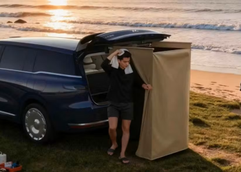 SUV chinês de luxo traz chuveiro embutido e tecnologia para “tomar banho” no porta-malas
