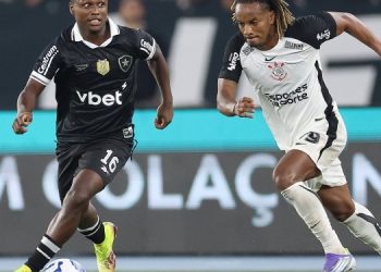 Corinthians e Botafogo se enfrentam neste domingo; veja onde assistir e as escalações