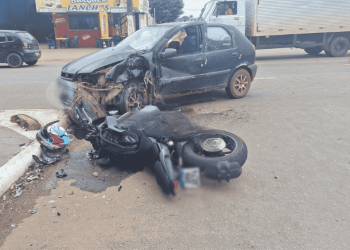 Militar da Base Aérea fica gravemente ferido após colisão entre moto e carro em Porto Velho