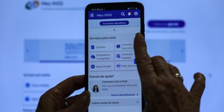 Governo prorroga até fevereiro de 2026 o prazo para aposentados contestarem descontos indevidos no INSS