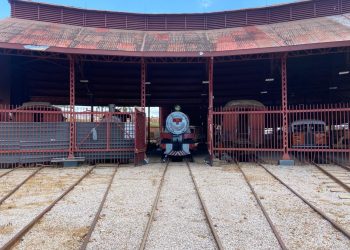 Locomotiva 18 volta aos trilhos em teste para nova exibição