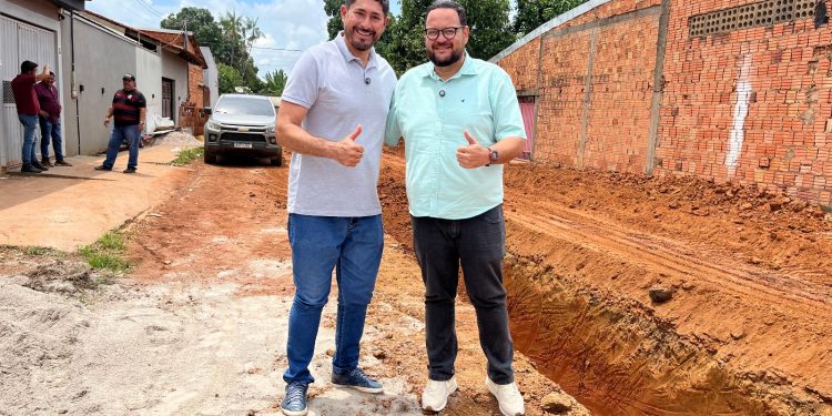 Vereador Márcio Pacele fiscaliza andamento das obras de drenagem no bairro Igarapé