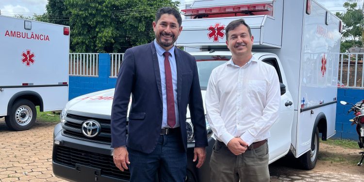 Chegada de ambulância reforça a saúde de Vista Alegre graças à emenda do vereador Márcio Pacele
