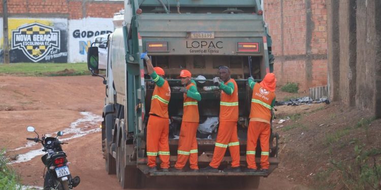Coleta de lixo avança em Porto Velho e moradores relatam normalização das rotas na maioria dos bairros