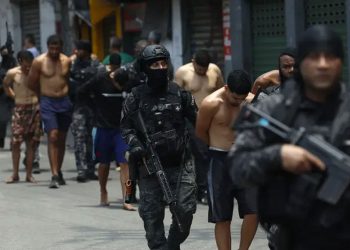 Pesquisa Atlas Intel aponta que 90% dos moradores de favelas apoiam ações contra o Comando Vermelho