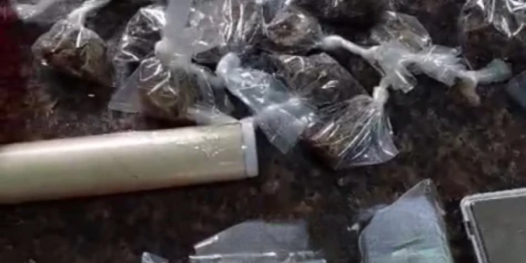 Barbearia é fechada após operação revelar ponto de drogas na Zona Leste