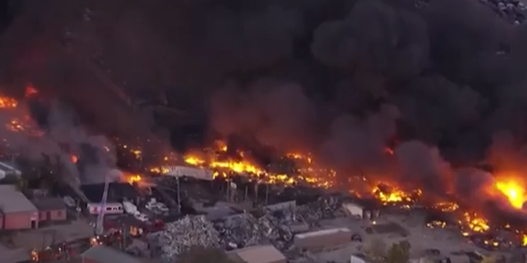 Imagens mostram queda de avião da UPS que matou 12 pessoas nos EUA