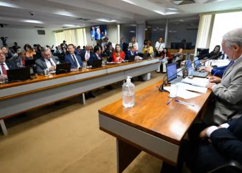 Isenção do Imposto de Renda até R$ 5 mil avança no Senado