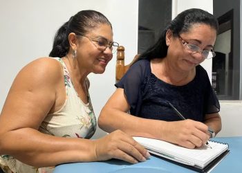 Após 59 anos sem estudar, moradora de Jaru realiza sonho de aprender a ler e escrever