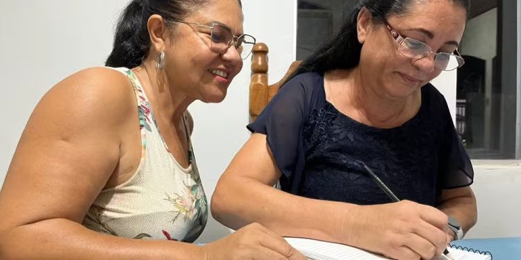 Após 59 anos sem estudar, moradora de Jaru realiza sonho de aprender a ler e escrever