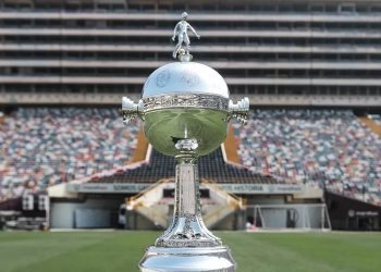 Palmeiras e Flamengo decidem a Libertadores neste sábado; veja horário e onde assistir