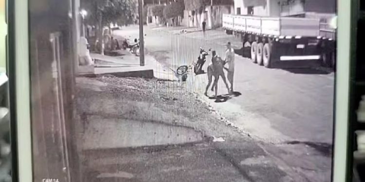 Homem é condenado por matar jovem queimado em Jaru; segundo suspeito continua foragido