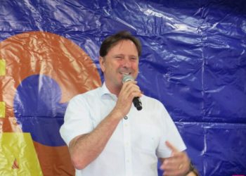 Acir Gurgacz confirma pré-candidatura ao Senado durante caminhada em Vilhena