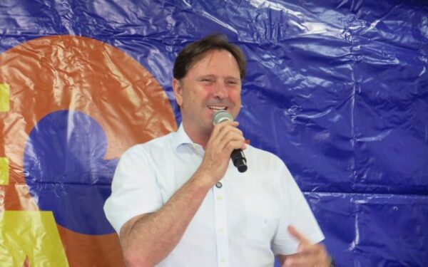 Acir Gurgacz confirma pré-candidatura ao Senado durante caminhada em Vilhena