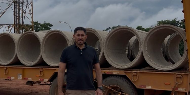 Vereador Márcio Pacele destina R$ 150 mil em emenda para compra de manilhas na Ponta do Abunã, e material já começa a ser entregue