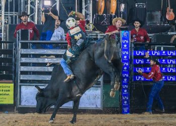 Peão de Rondônia viraliza nos EUA ao recolocar o braço no lugar após queda em arena